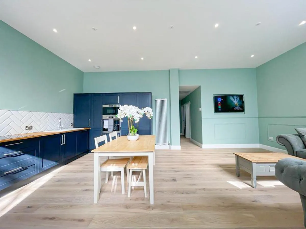 Beautiful 2Br, Private Entry In Vibrant Leith Appartement EDI Edinburgh